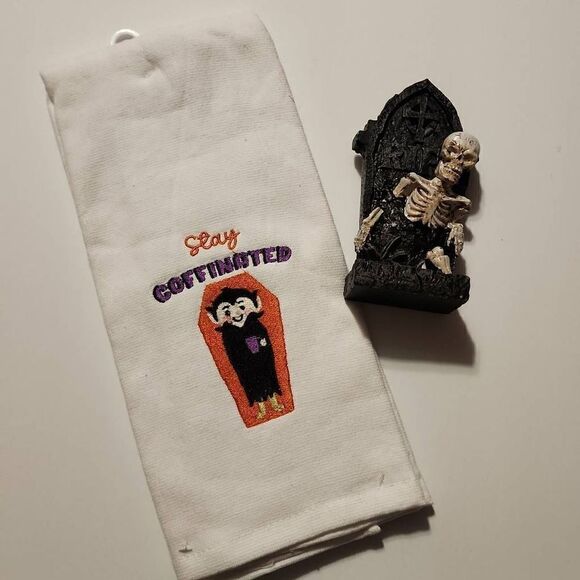 No Brand Halloween 2 Piece Decor Towel and Table Top Decor - Picture 1 of 9